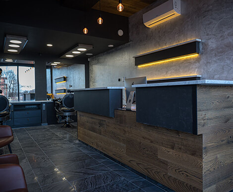 Po příchodu se nahlásíte na recepci a uděláte si pohodlí